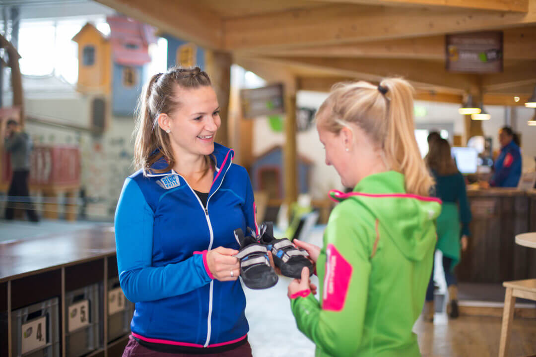 Service-Mitarbeiter*in für Theke, Bistro und Bouldershop